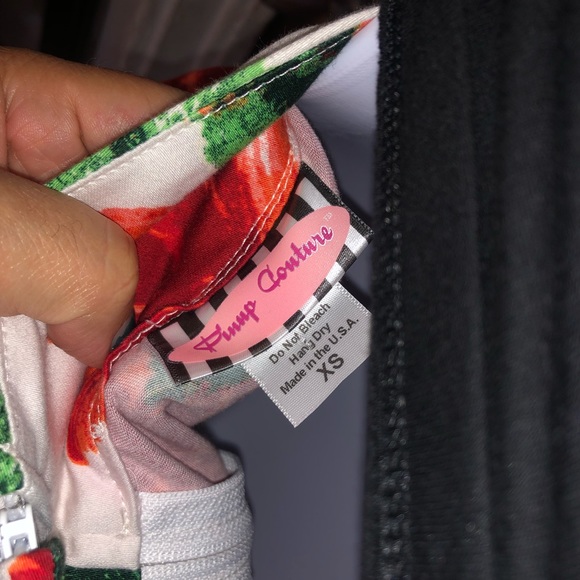 Pinup Couture Red Roses Pencil Skirt - Picture 7 of 8